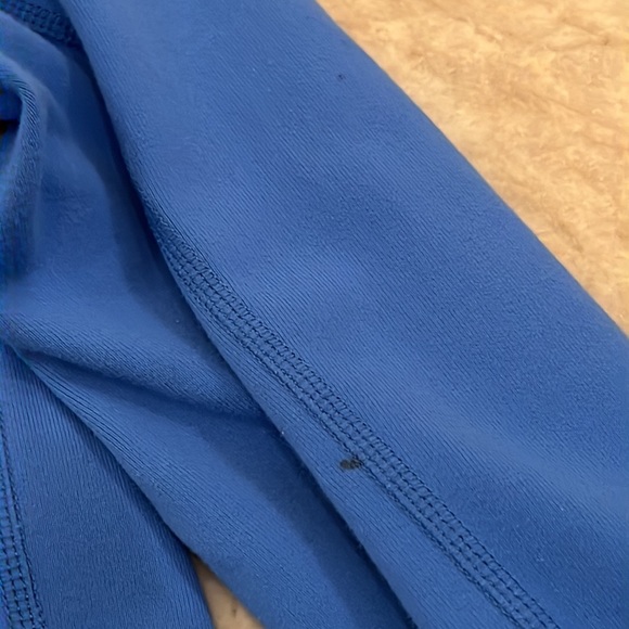 Lululemon blue zip up sz 6, pockets that zipped and thumb holes with jacket - Picture 6 of 9